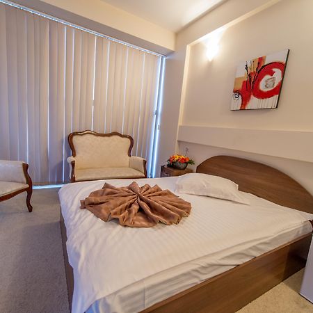 Hotel Rexton Craiova Exteriör bild
